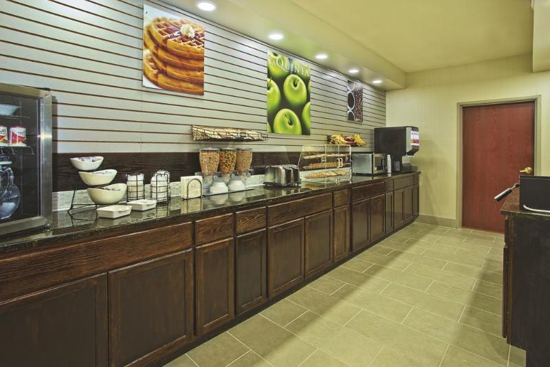 La Quinta Inn & Suites By Wyndham Fairborn Wright-Patterson Exteriör bild