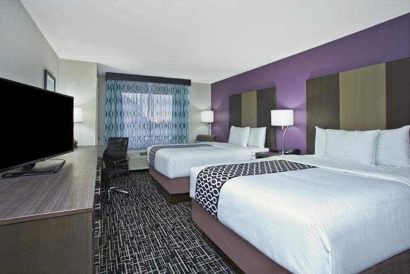 La Quinta Inn & Suites By Wyndham Fairborn Wright-Patterson Exteriör bild