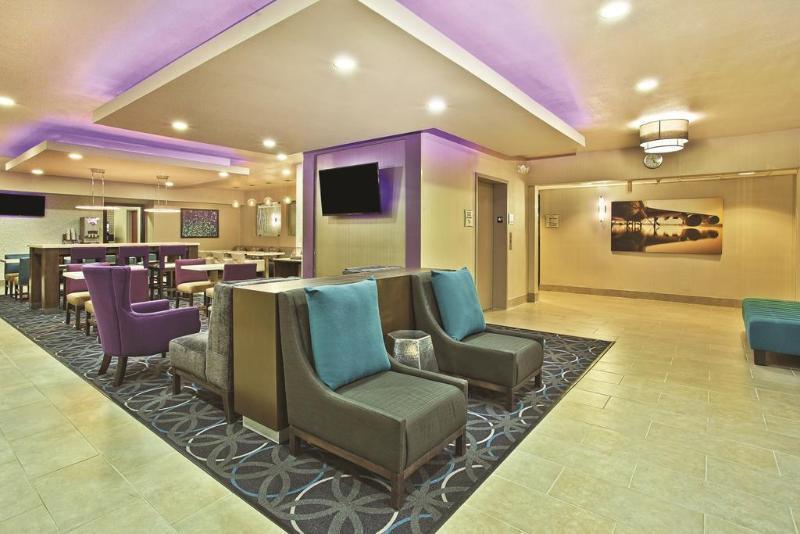 La Quinta Inn & Suites By Wyndham Fairborn Wright-Patterson Exteriör bild