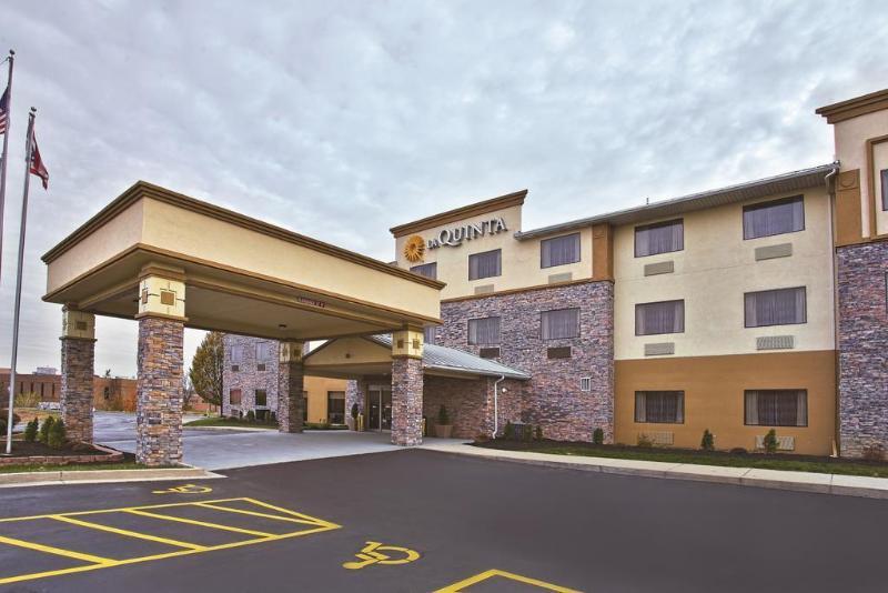 La Quinta Inn & Suites By Wyndham Fairborn Wright-Patterson Exteriör bild