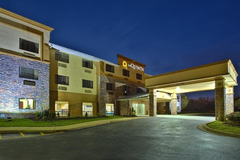 La Quinta Inn & Suites By Wyndham Fairborn Wright-Patterson Exteriör bild