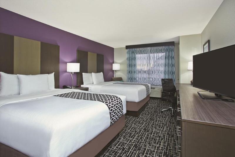 La Quinta Inn & Suites By Wyndham Fairborn Wright-Patterson Exteriör bild