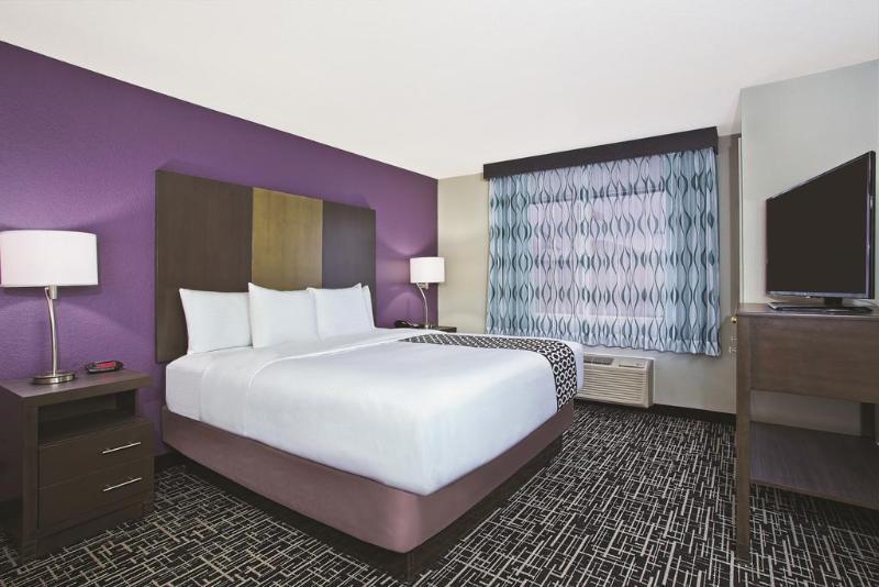 La Quinta Inn & Suites By Wyndham Fairborn Wright-Patterson Exteriör bild